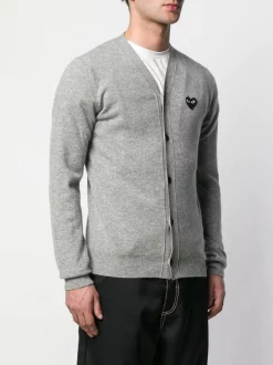 Comme Des Garçons Play Cardigan à Détail De Patch Logo Grey 9 Comme Des Garçons Play Cardigan à Détail De Patch Logo Grey -Comme Des Garçons Play Soldes Boutique 11087717 38003852 600