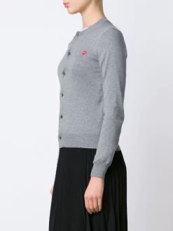 Comme Des Garçons Play Grey Cardigan Boutonné à Logo Brodé Femme -Comme Des Garçons Play Soldes Boutique 11347745 6430118 600