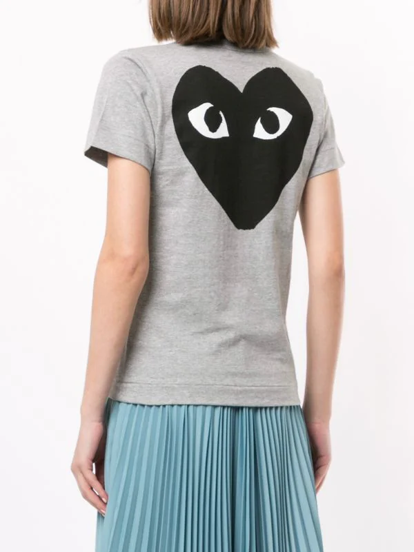 Comme Des Garçons Play 001 T-shirt Ample à Logo Imprimé Femme 6 Comme Des Garçons Play 001 T-shirt Ample à Logo Imprimé Femme – Image 4