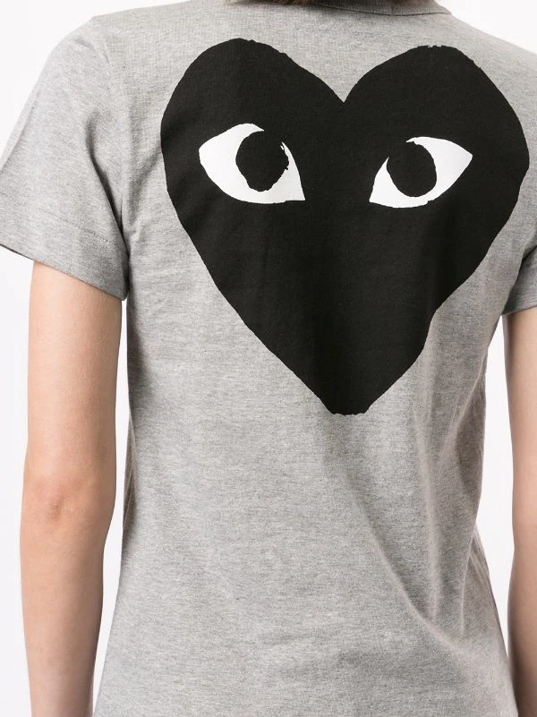 Comme Des Garçons Play 001 T-shirt Ample à Logo Imprimé Femme 7 Comme Des Garçons Play 001 T-shirt Ample à Logo Imprimé Femme – Image 5