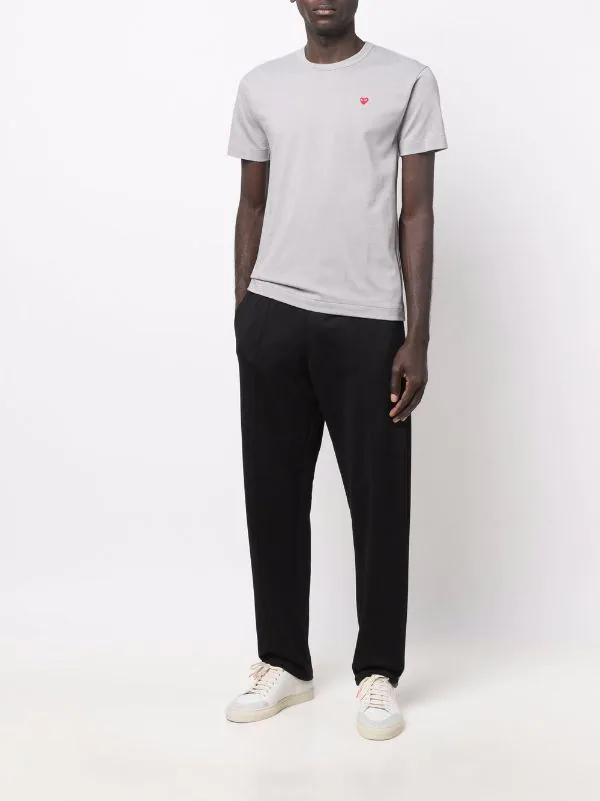 ( Nouvelle Collection ) Comme Des Garçons Play T-shirt à Patch Logo 3 GREY 4 ( Nouvelle Collection ) Comme Des Garçons Play T-shirt à Patch Logo 3 GREY – Image 2